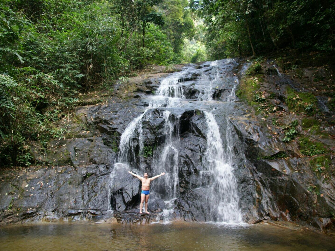 Ton Chong Fa Waterfall景点图片