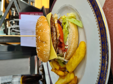 Lakeview Bar & Restaurant