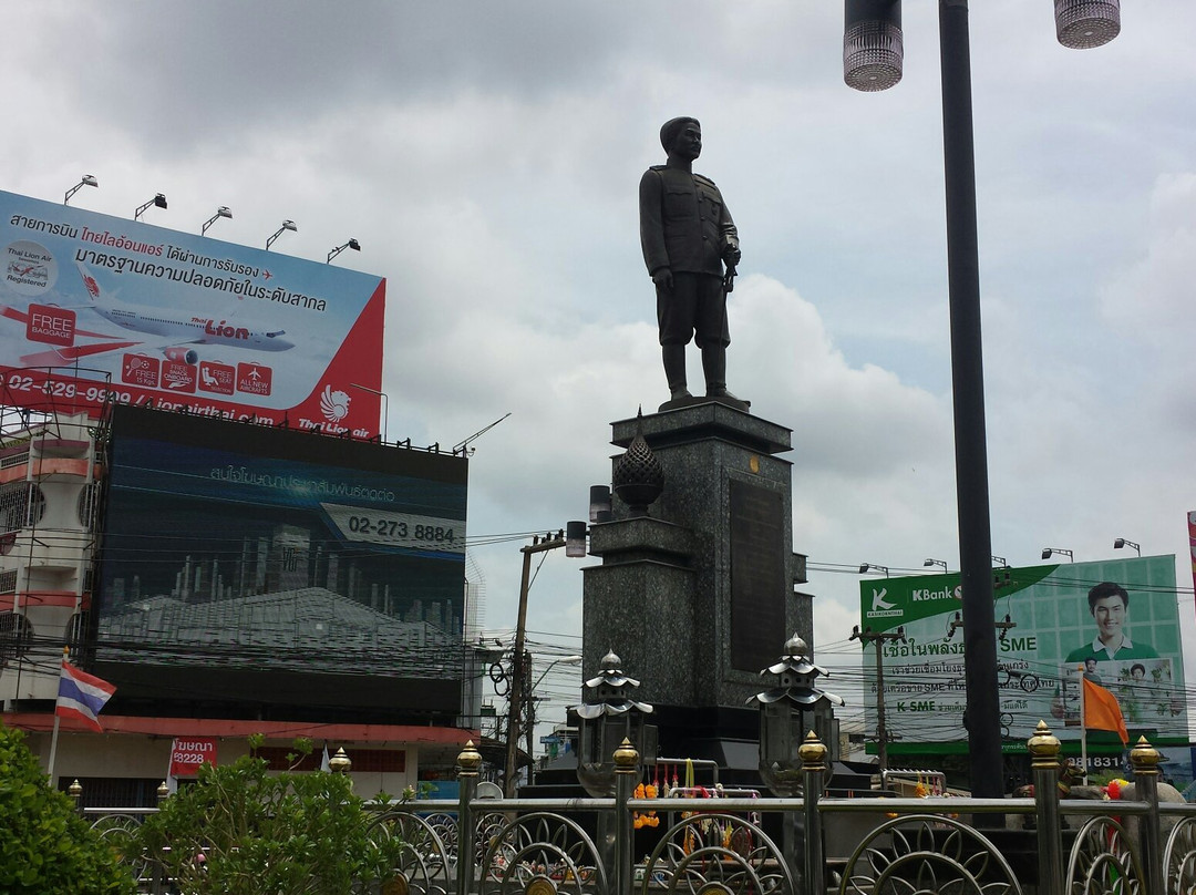 Krom Luang Prachaksinlapakhom Monument景点图片