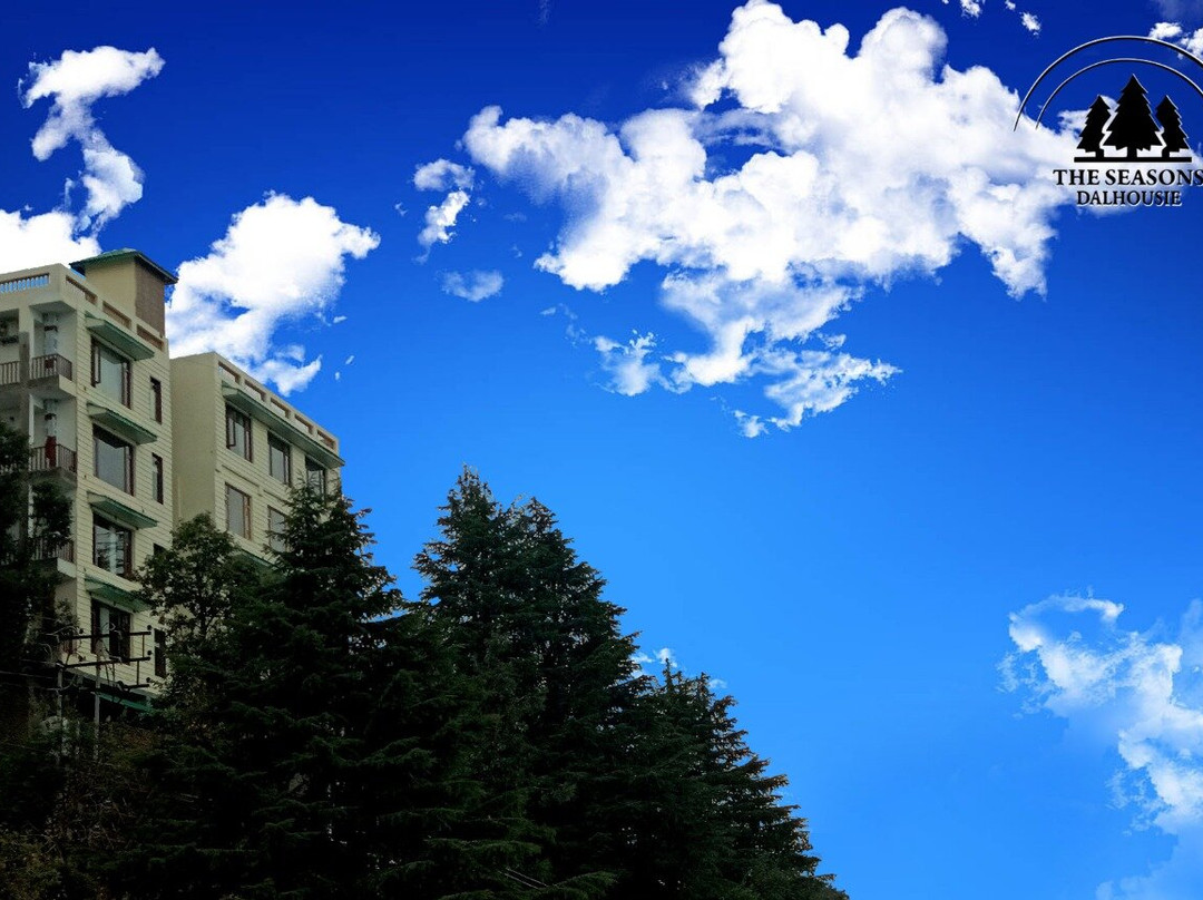 The Seasons Dalhousie - Best Valley View & Mountain View AC Hotel in Dalhousie