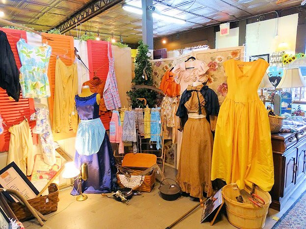 Depot Village Antiques景点图片