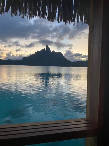 波拉波拉岛瑞吉度假村酒店-餐饮