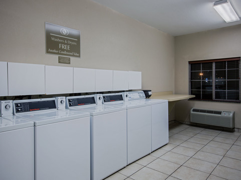 Candlewood Suites 温莎锁布拉德利ARPT主图