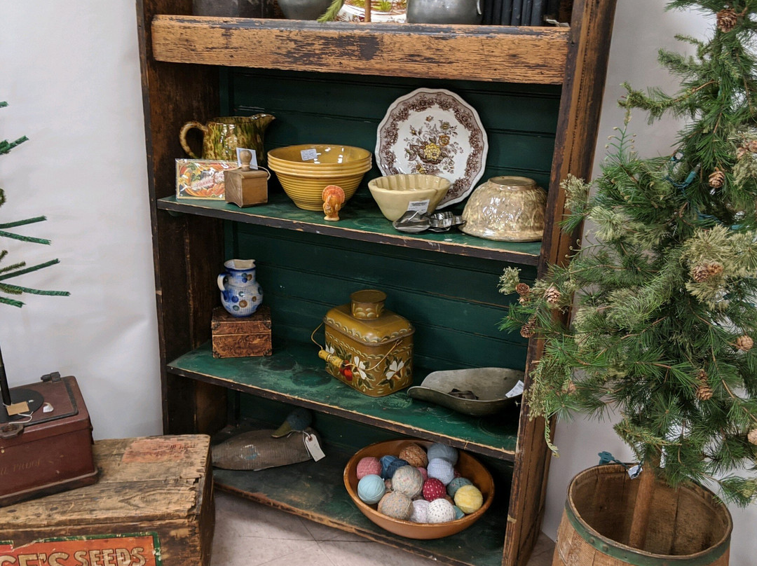 Featherstone Antique Mall景点图片