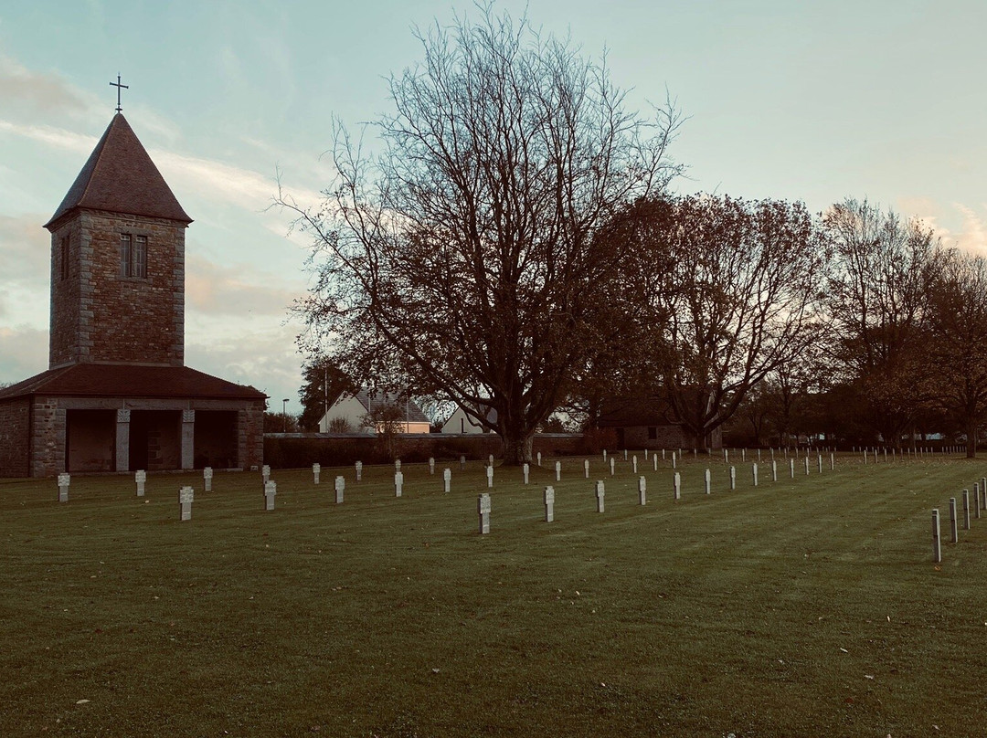 German War Cemetery-Orglandes必去景点