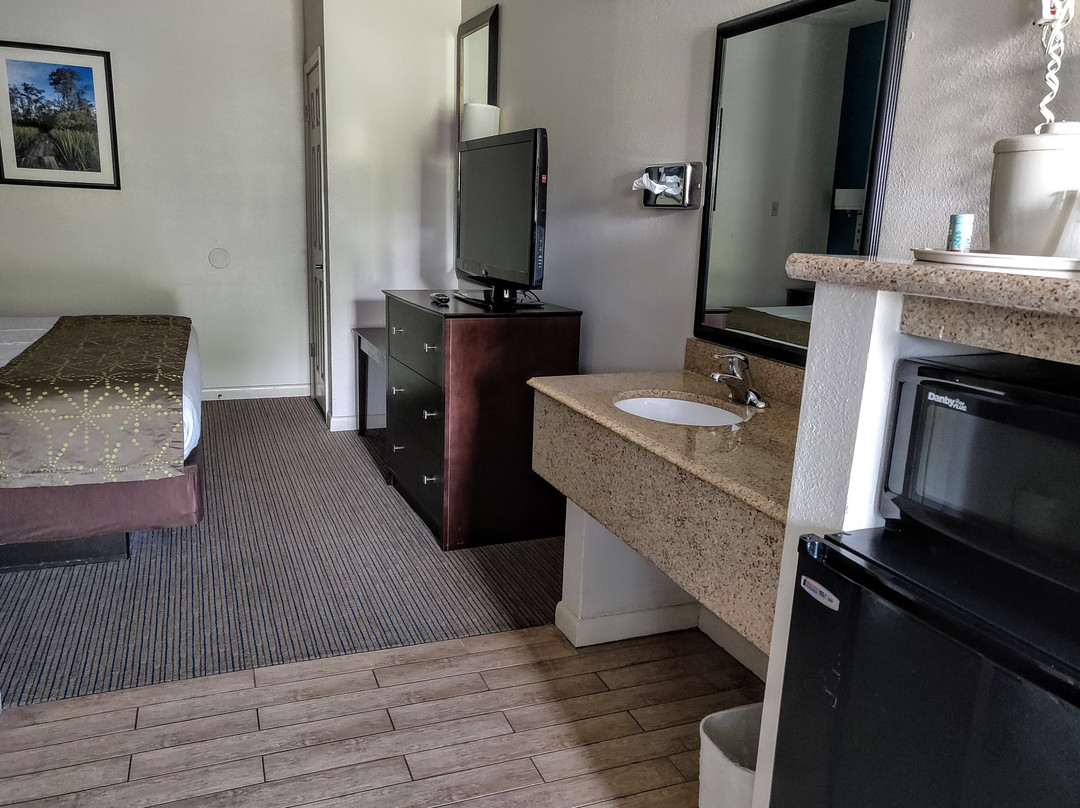 Best Western Delhi Inn主图