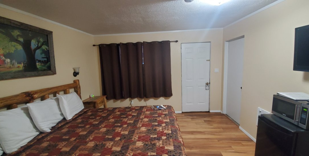 Meadows Valley Motel主图