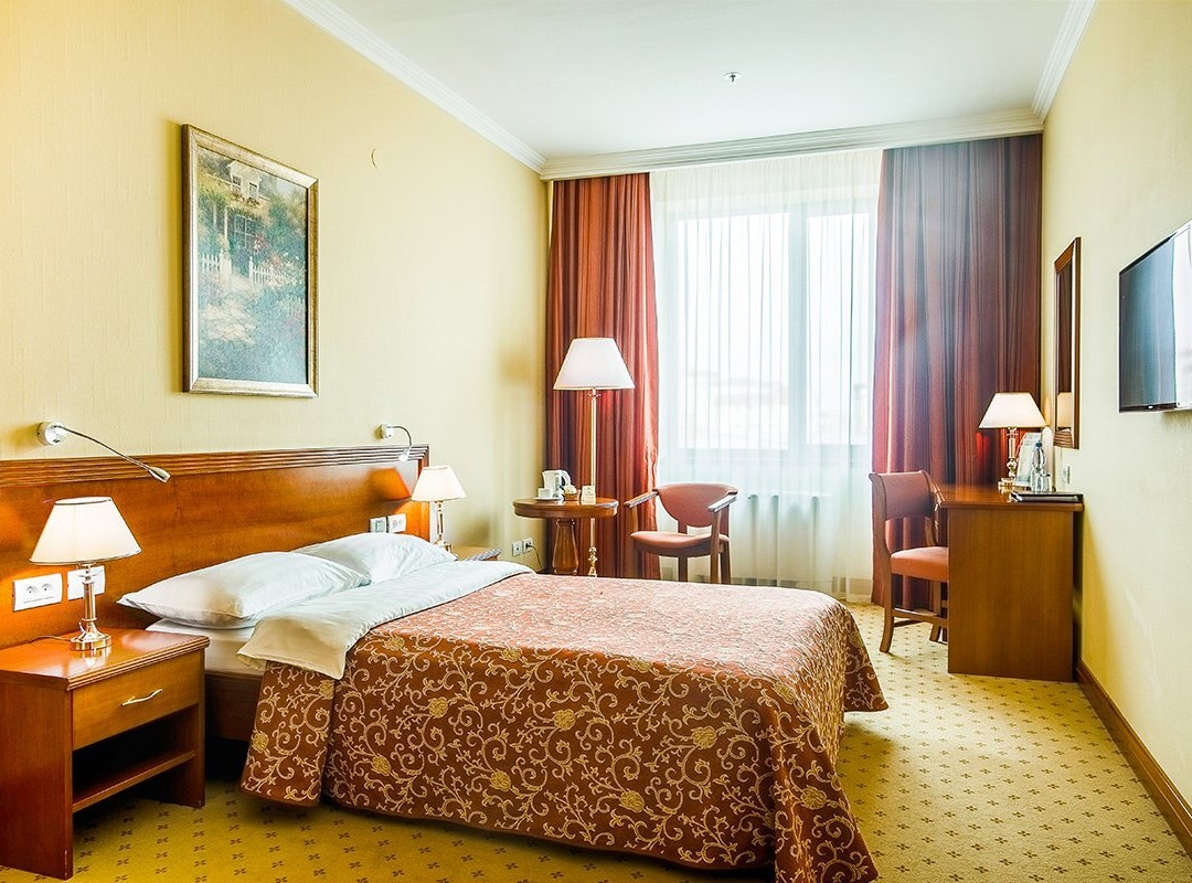 艾瓦伦酒店主图