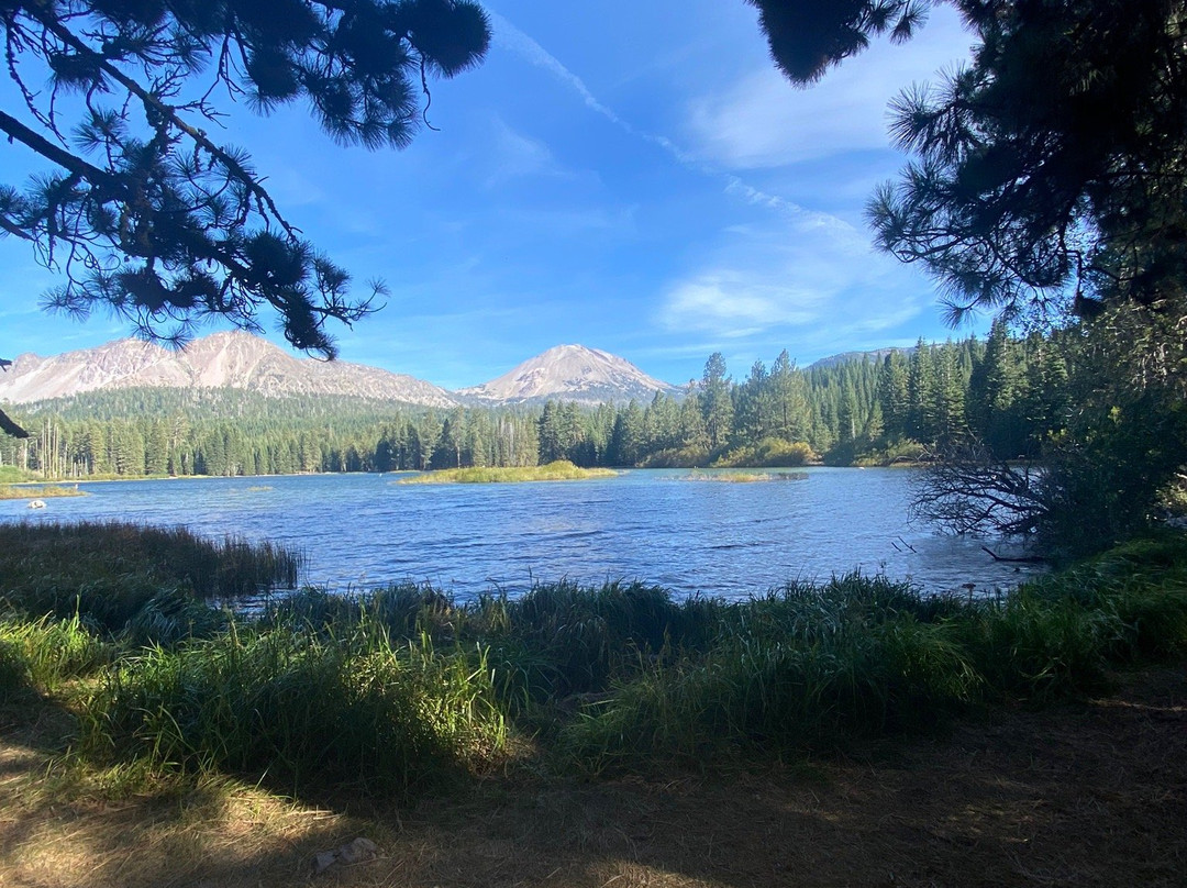Manzanita Lake景点图片