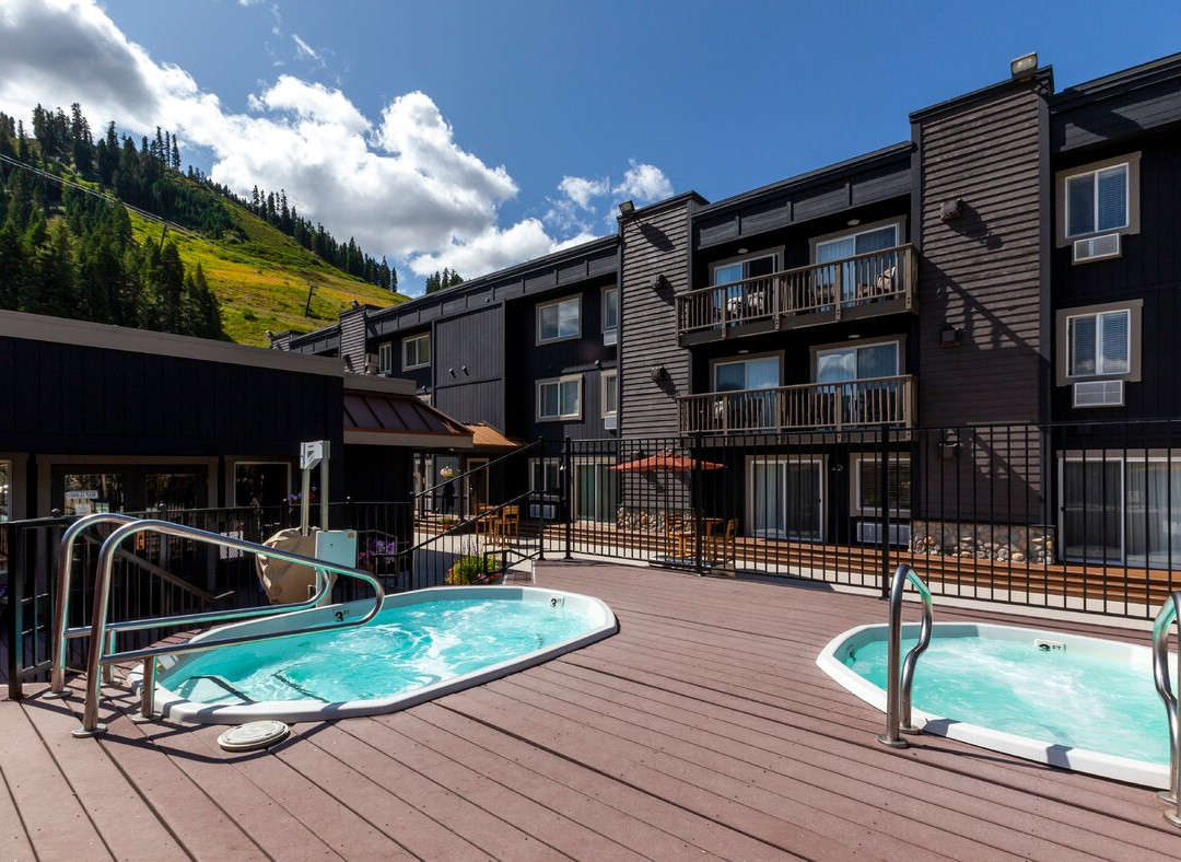 斯阔谷红太狼小屋主图