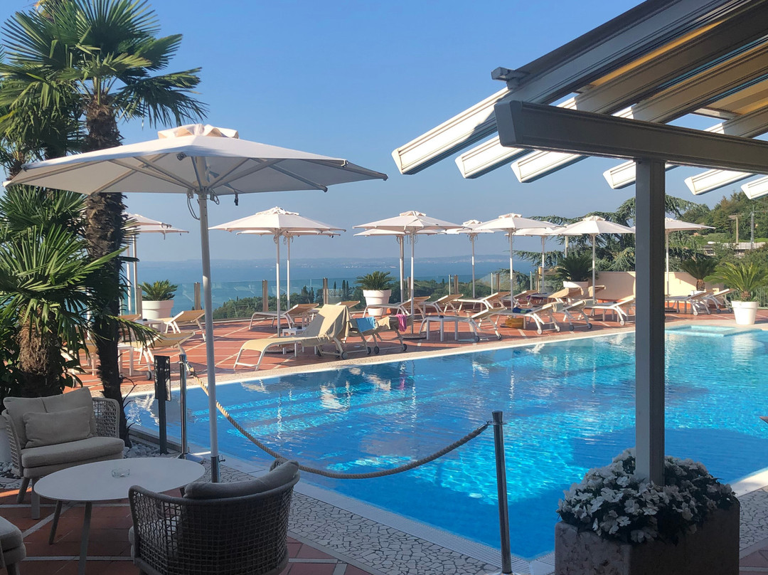 马德利嘉雷酒店主图