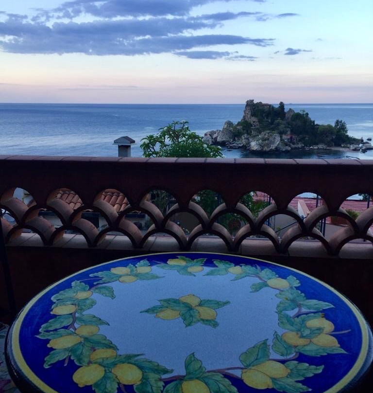 蒙多利亚海滩酒店主图