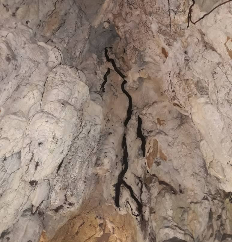 Al Dawayat Cave景点图片