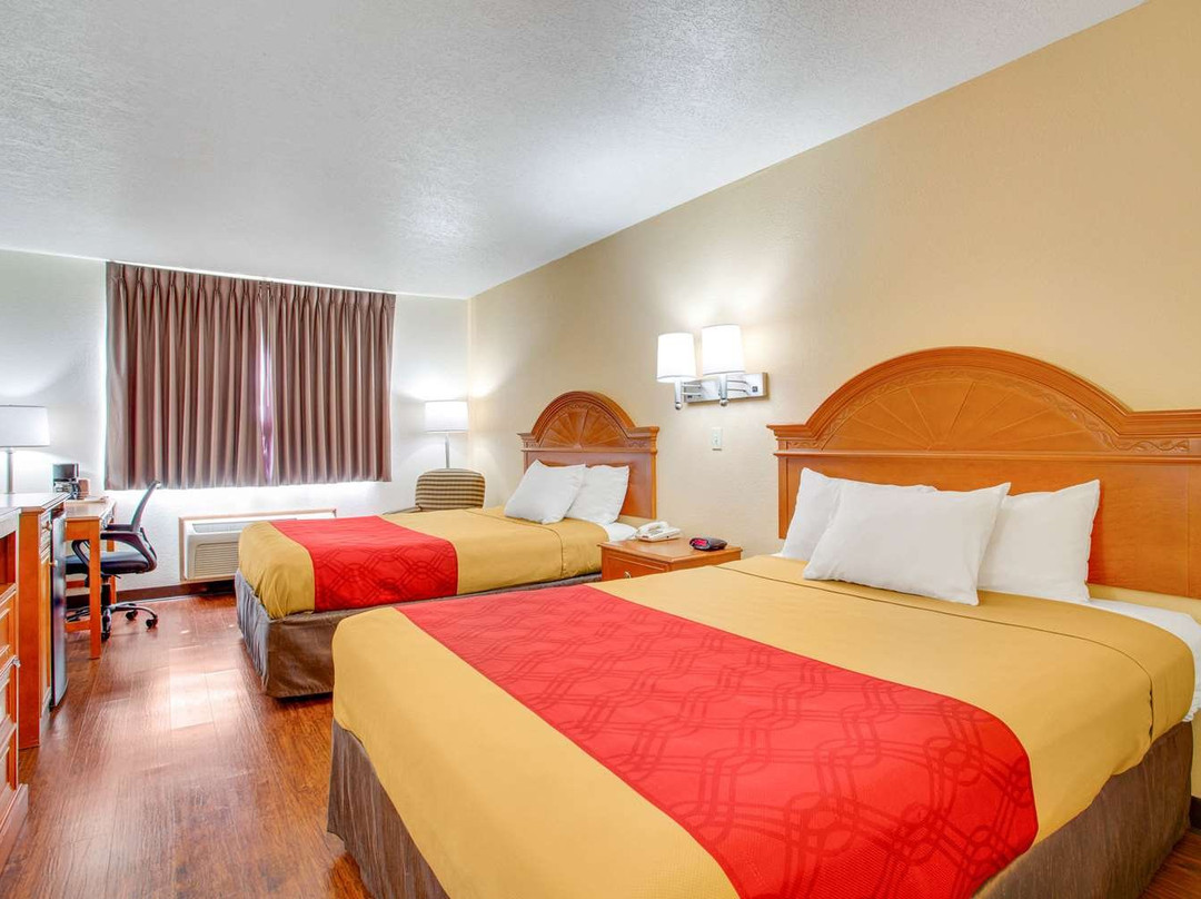 Econo Lodge Inn & Suites Albuquerque East I-40 Eubank Exit主图