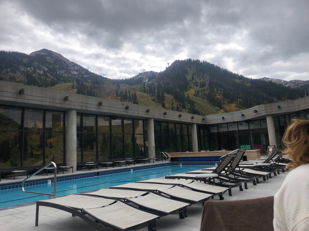 The Cliff Lodge主图