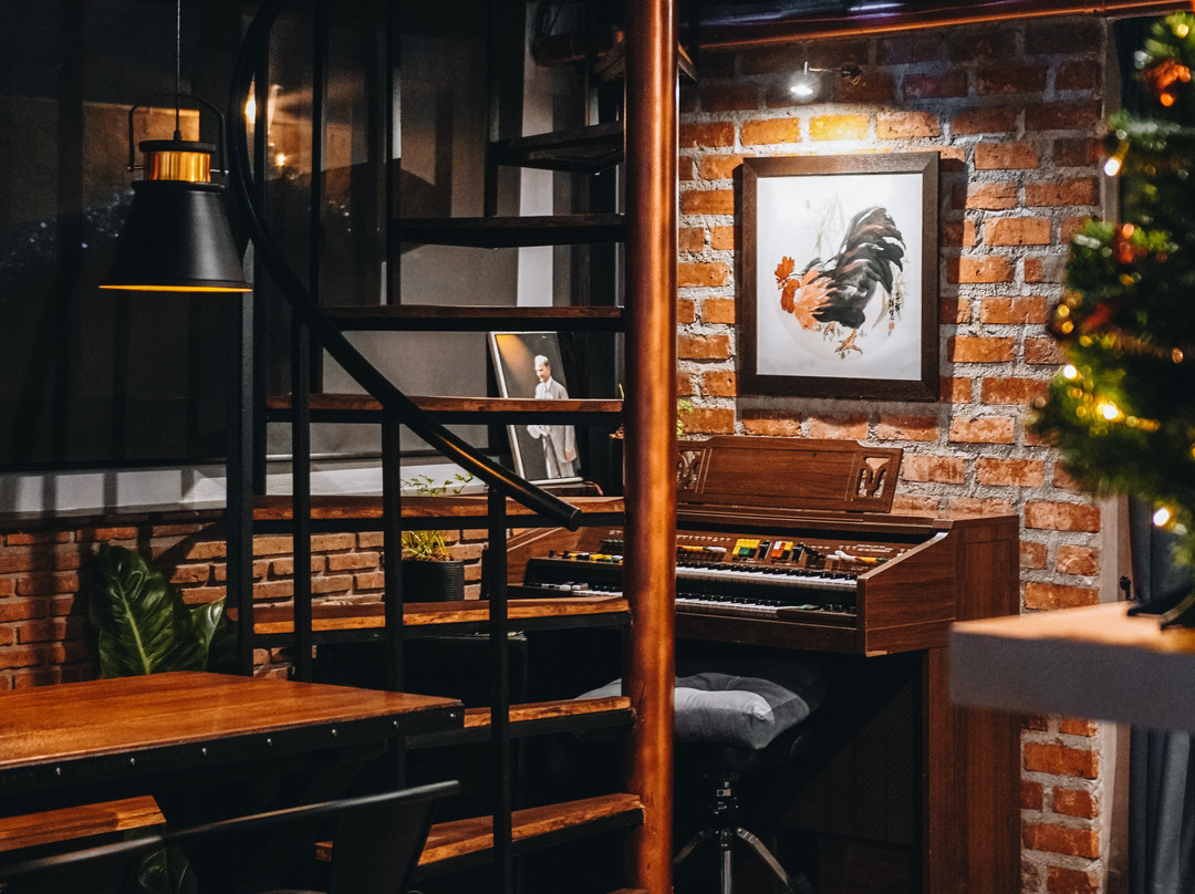 Feel Cafe & Bar