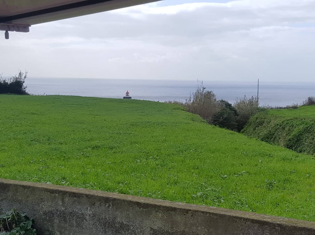 Farol da Ponta da Ferraria-Ginetes必去景点