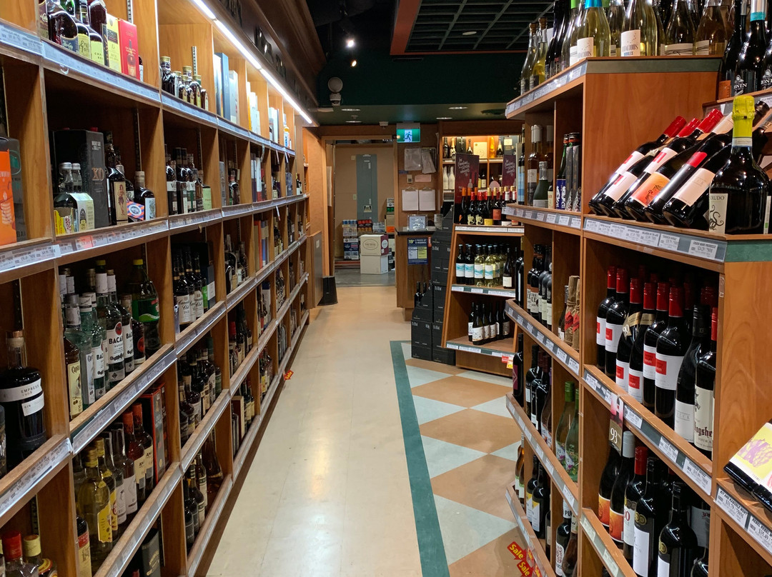 West Coast Liquor Store景点图片