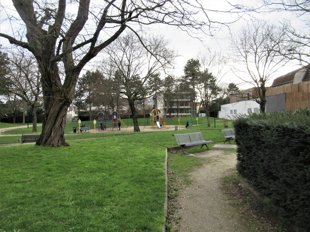 Square Charles de Gaulle-Le Bourget必去景点