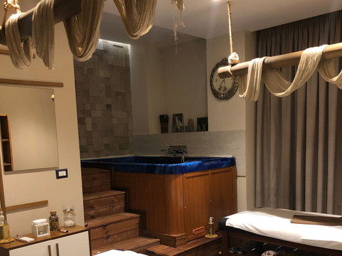 Deluxe Spa & Massage-地拉那必去景点