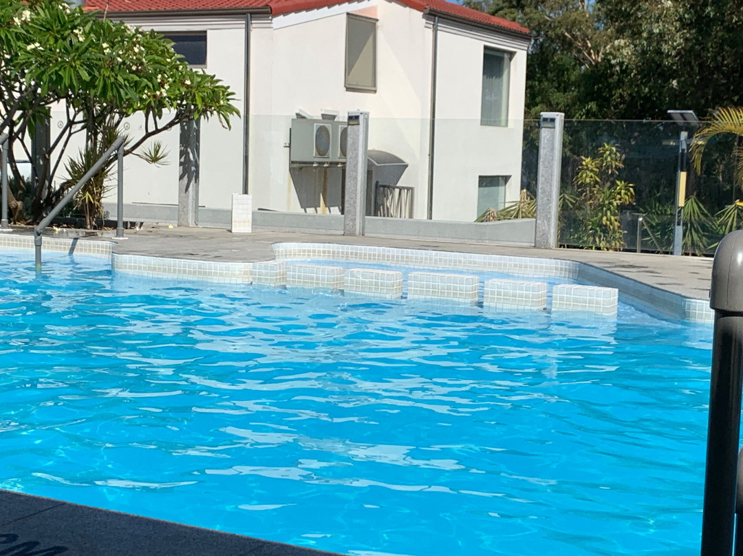 The Swan River Hotel主图