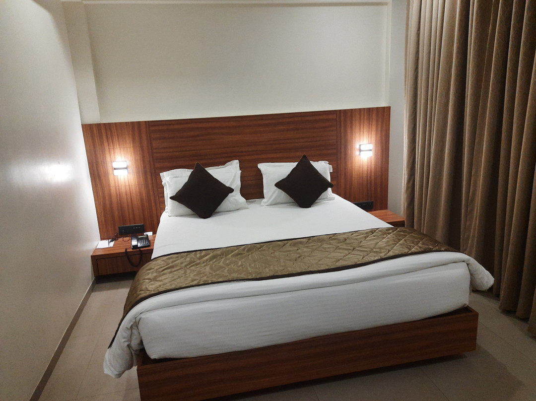 Kyriad Hotel Solapur by OTHPL主图