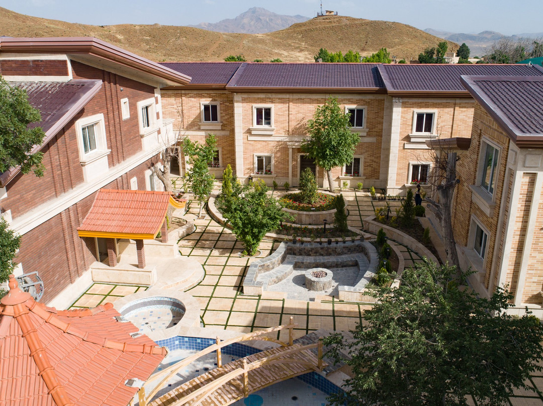 Noor Mahallat Hotel