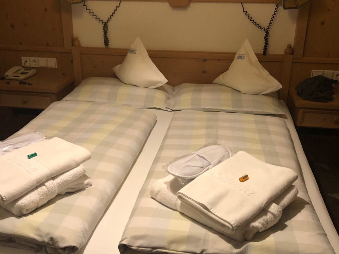 瑞泽亚酒店主图