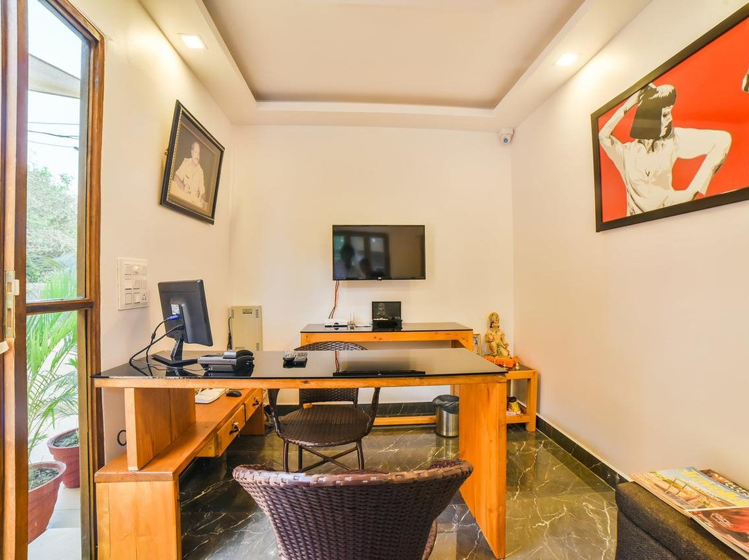 The Emerald Morjim主图