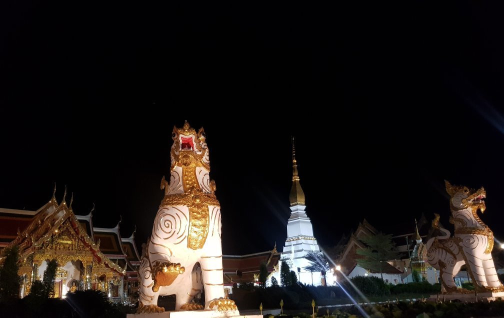 Wat Phra That Choeng Chum Worawihan Temple景点图片