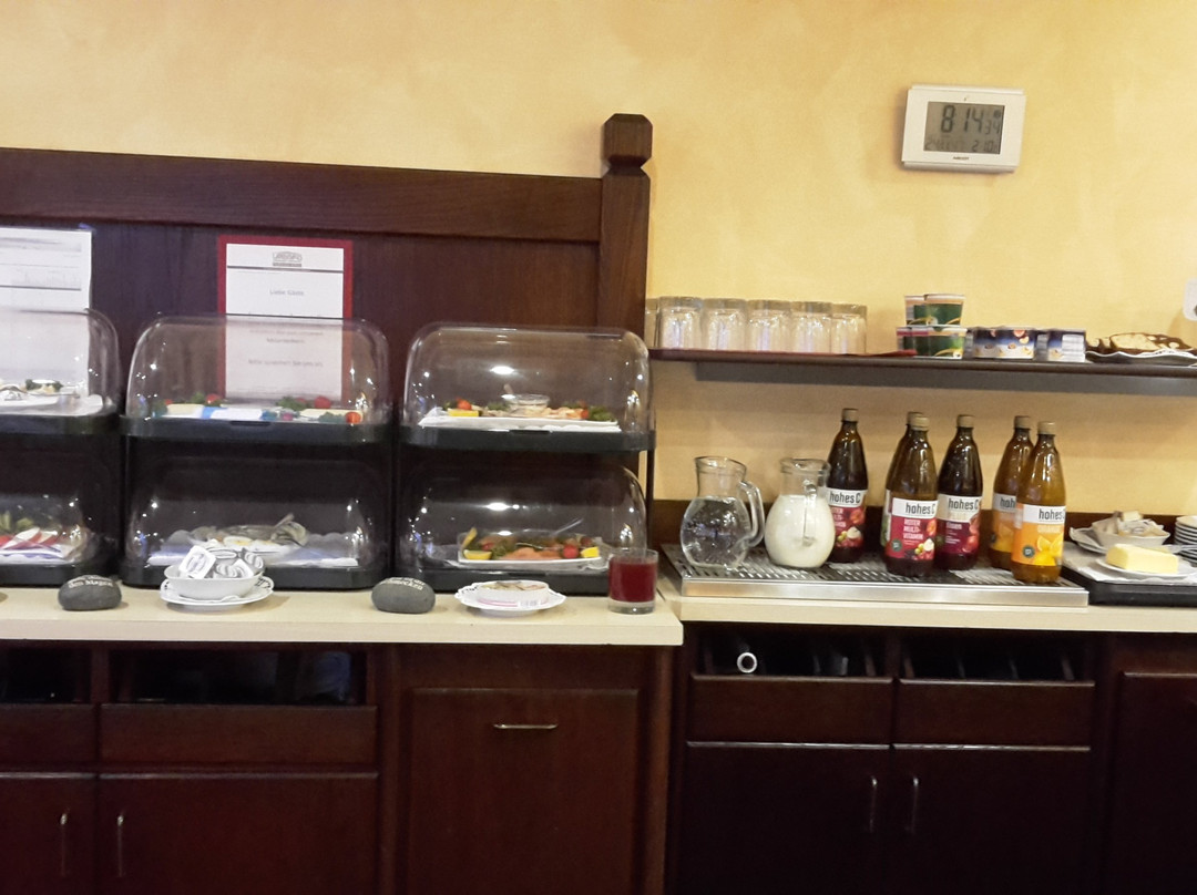 蓝火卡曼妮酒店主图