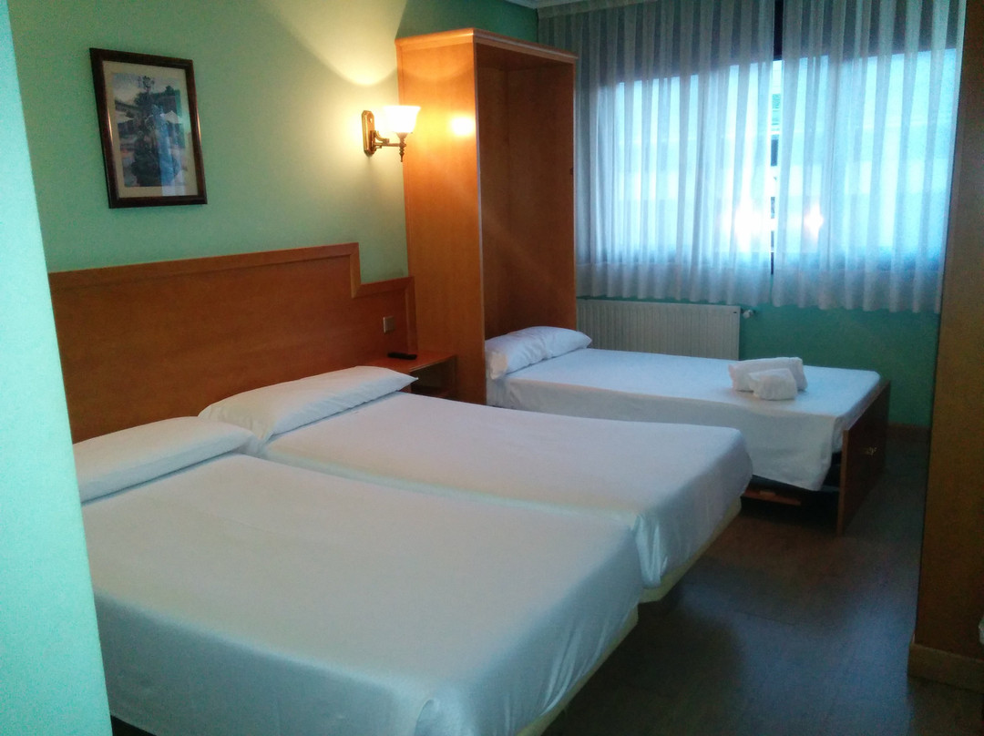 Hotel Carbayon主图