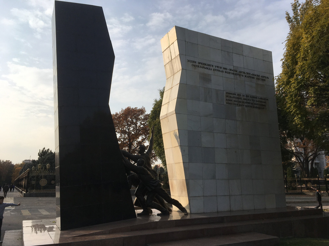 Monument to Those Who Died For Freedom-比斯凯克必去景点