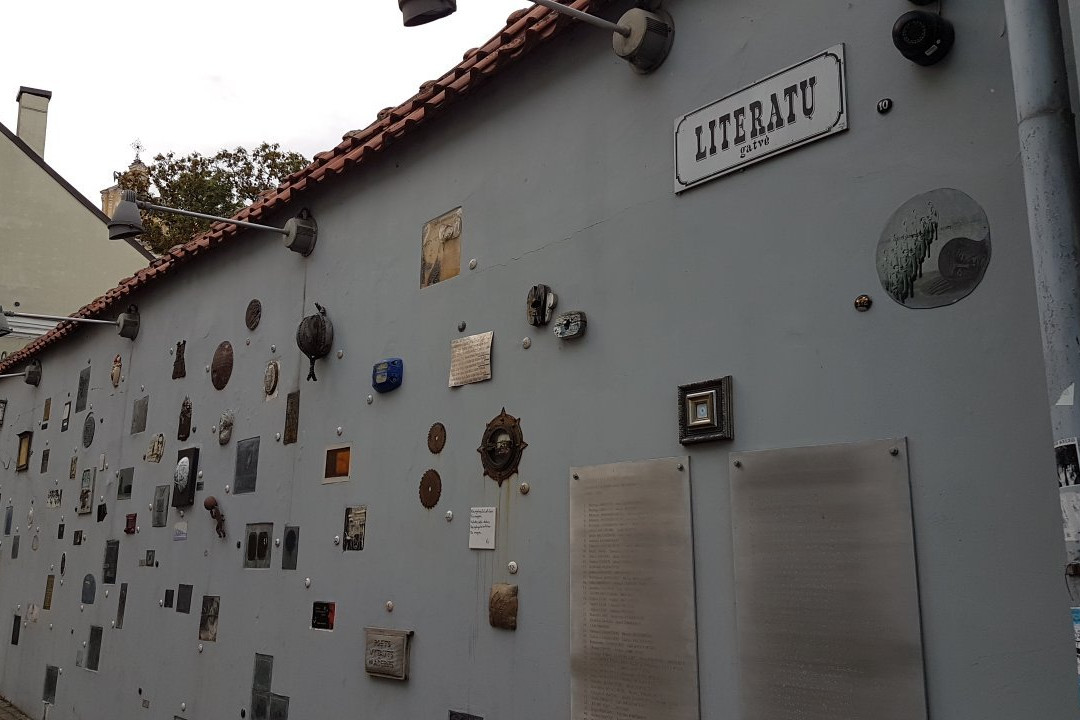 Artworks on Literatu str-维尔纽斯必去景点