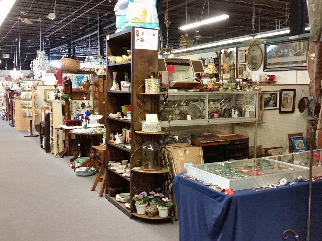 沙伦维尔旅游景点-Grand Antique Mall