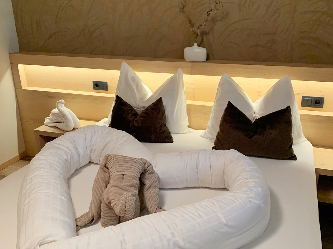 Haus Gregori Modern & Central Stay in Vineyard with Rooftop & Served Breakfast