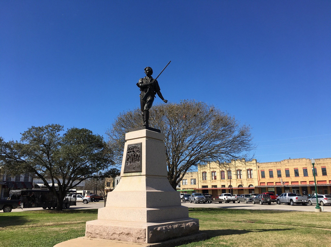 Texas Heroes Square景点图片