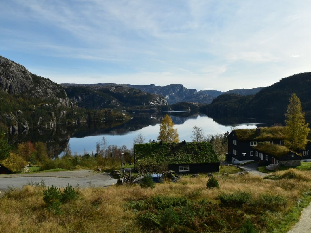 Preikestolen BaseCamp主图