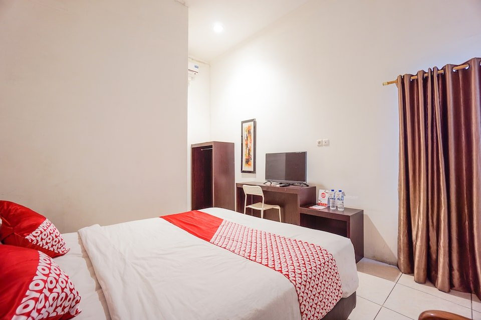 The White House Hotel主图