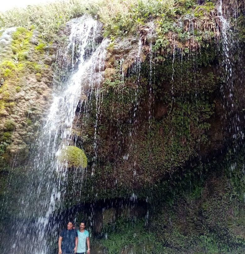 Asiab Kharabeh Waterfall景点图片