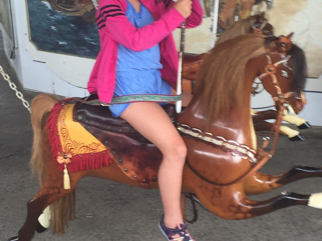 Watch Hill Merry-Go-Round & Beach-守望山必去景点