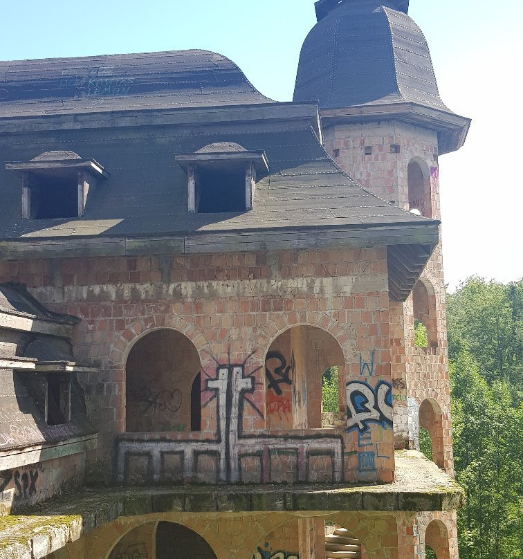 Lapalice Castle景点图片