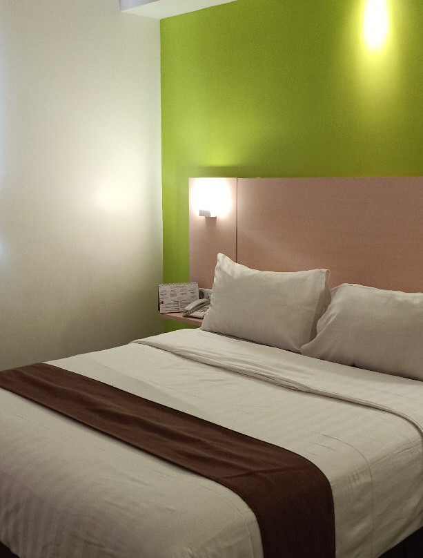 Front One Hotel Jayapura主图