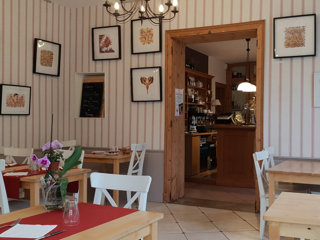 Logis Hôtel les Aubépines主图