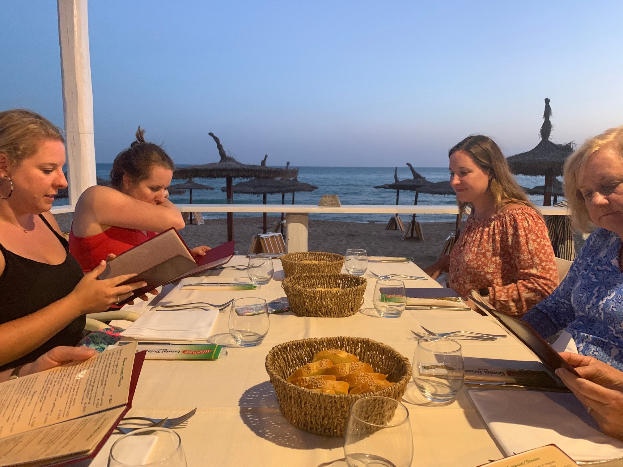 Luna Minoica Suites & Apartments-餐饮