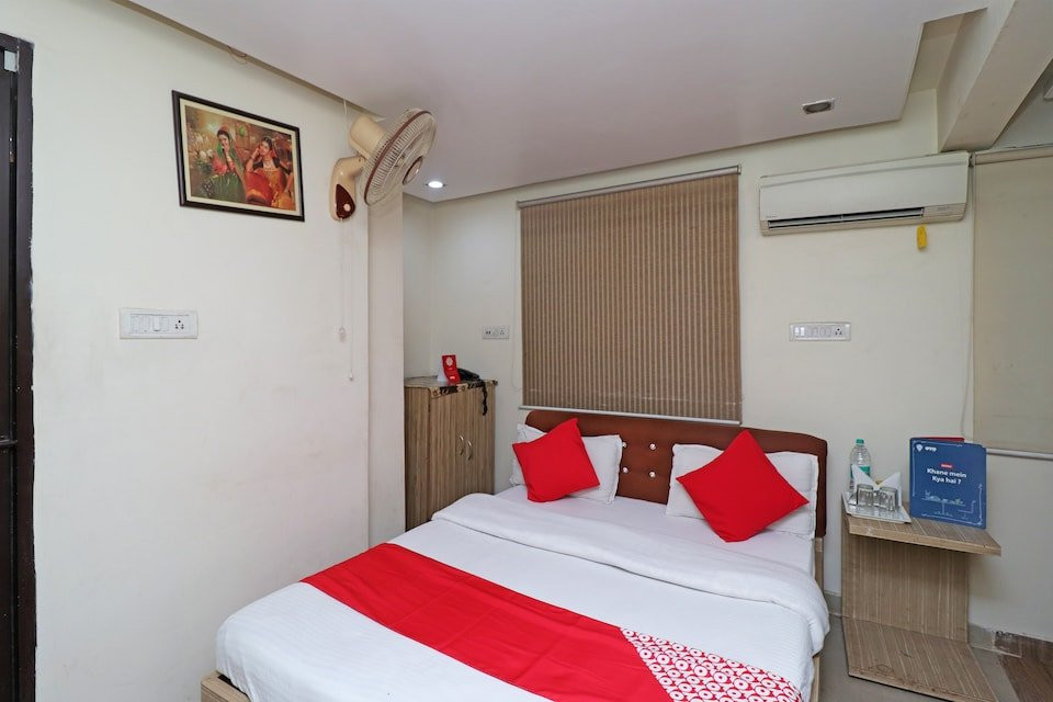 OYO 22422 Hotel Ashish Park