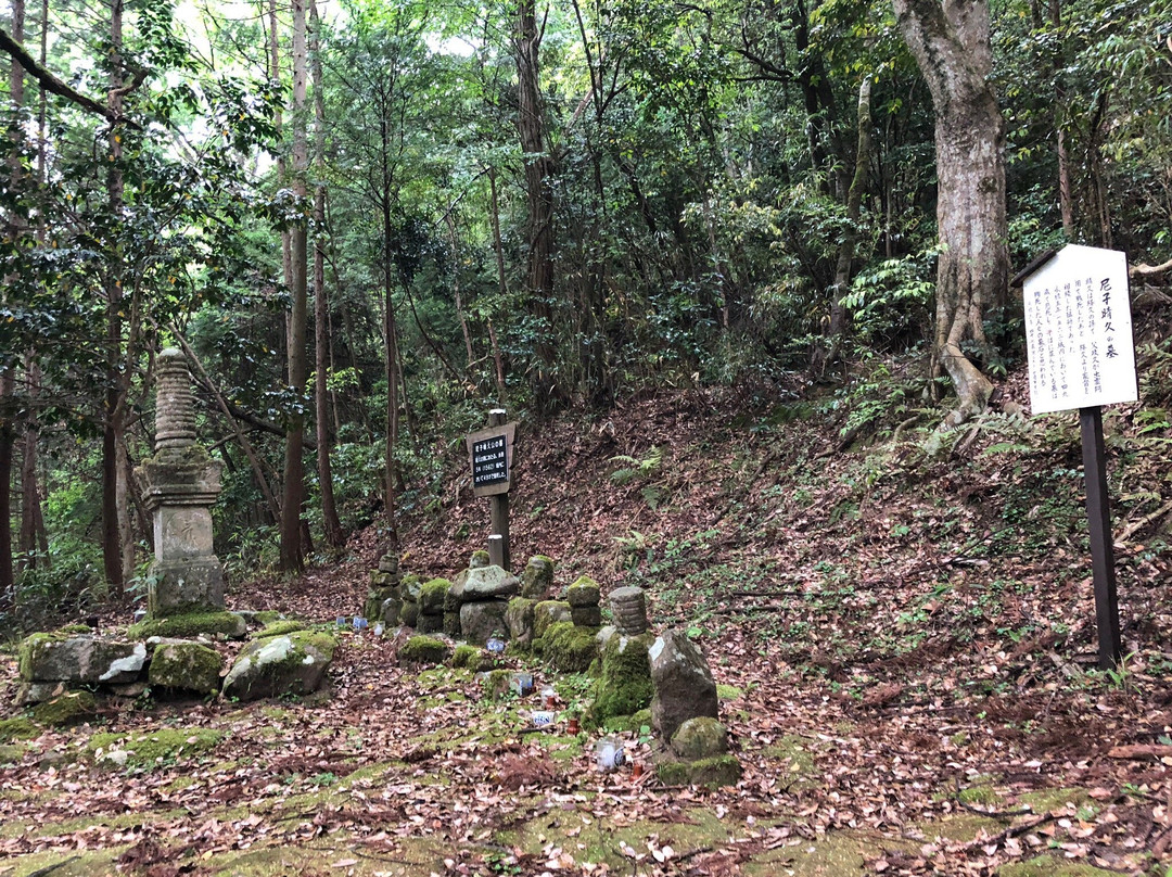 Grave of Amago Haruhisa