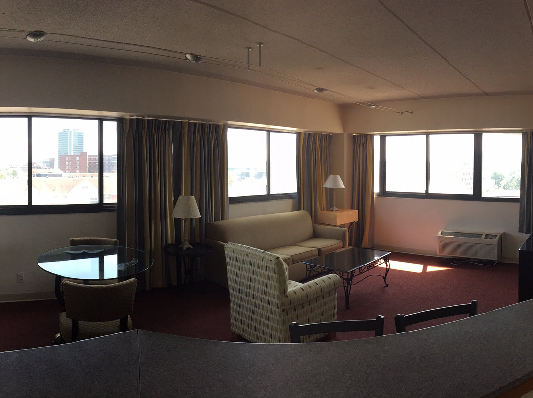 斯坦福德套房酒店主图