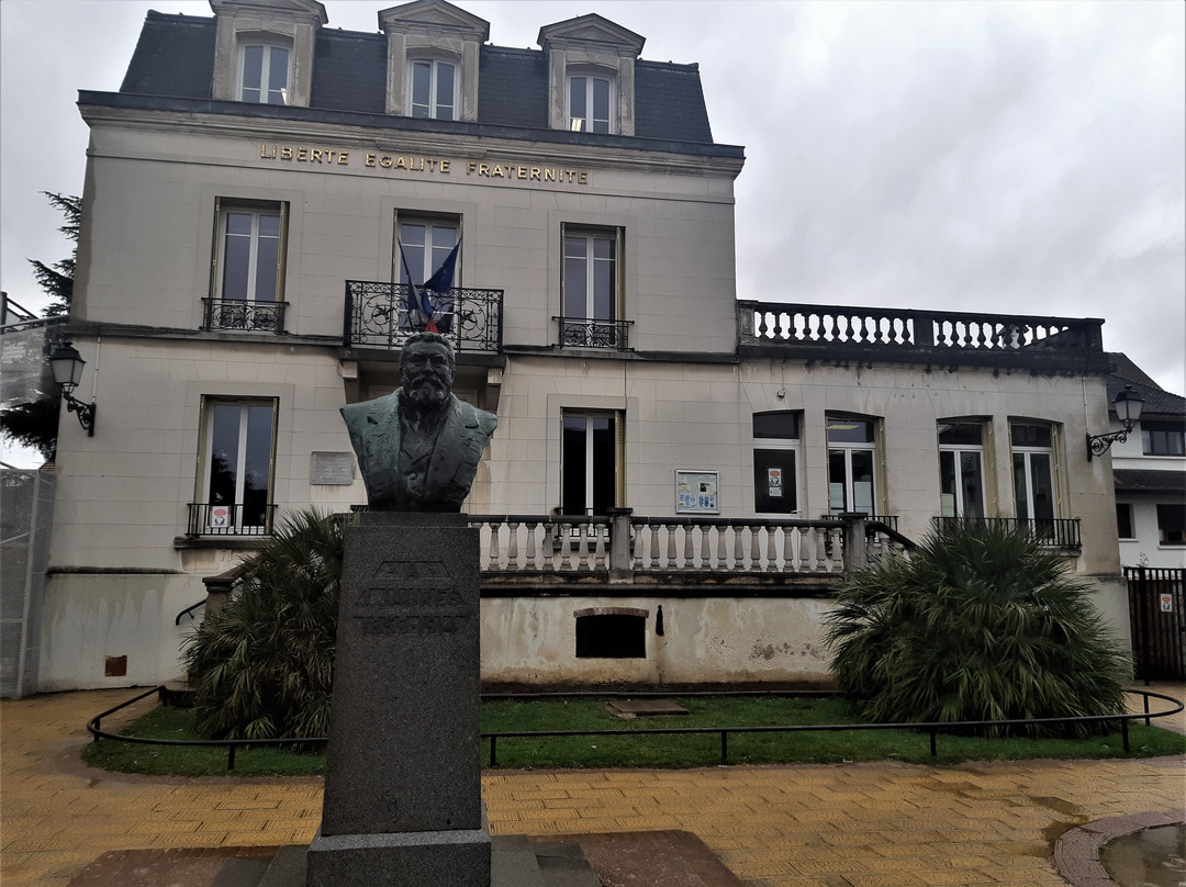 Bibliothèque municipale-丛林阁必去景点