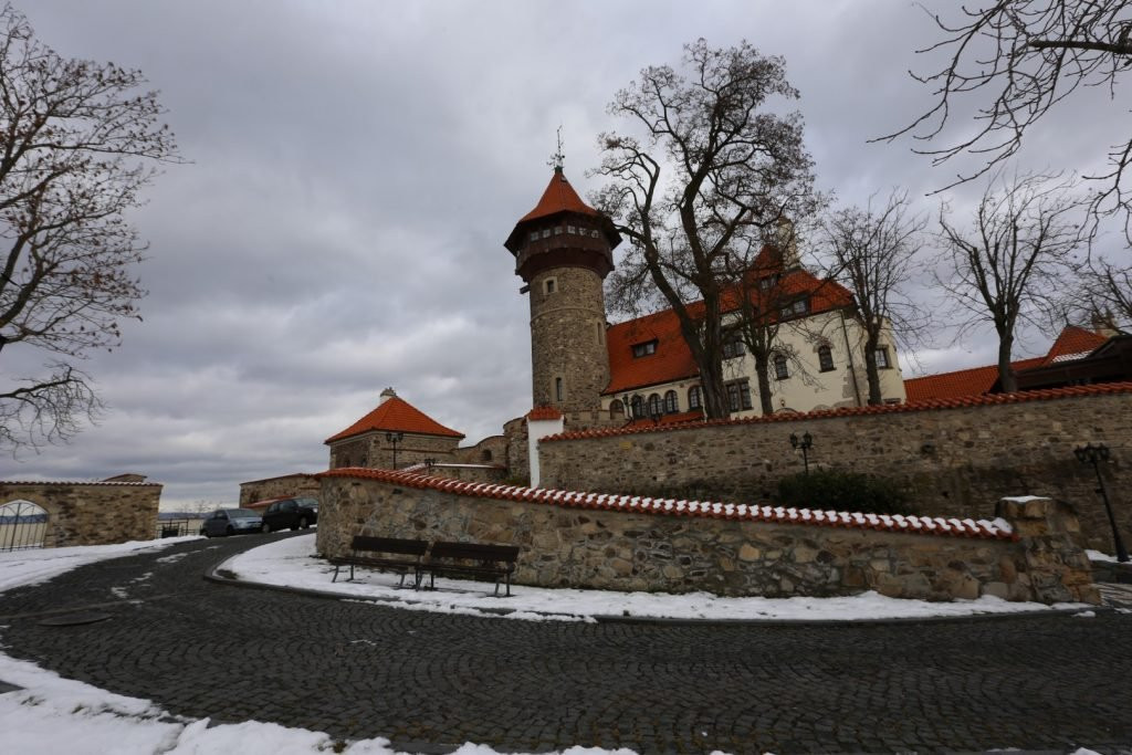 Hnevín Castle-Most必去景点